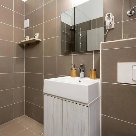 Lovely 1-bedroom In Centre Apartment *